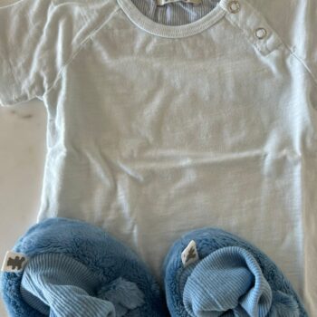 slippers and t-shirt buundle 6-9mnths