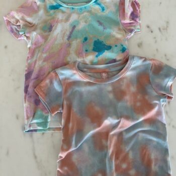 2 gorgeous printed t-shirts 4-5yrs