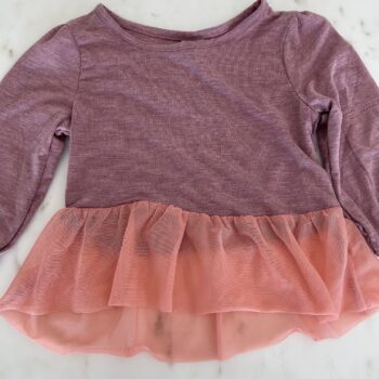 Pretty frilly top 2-3yrs
