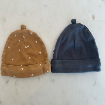 set of 2 Woolworths caps Newborn
