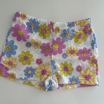 Daisies printed shorts 3-4yrs